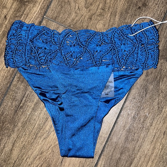 Dakota Skimpy XS Blue Bikini Bottom Beach Bunny High Waisted Scrunch Butt - Picture 2 of 4